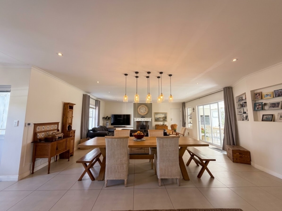 4 Bedroom Property for Sale in Sunningdale Western Cape